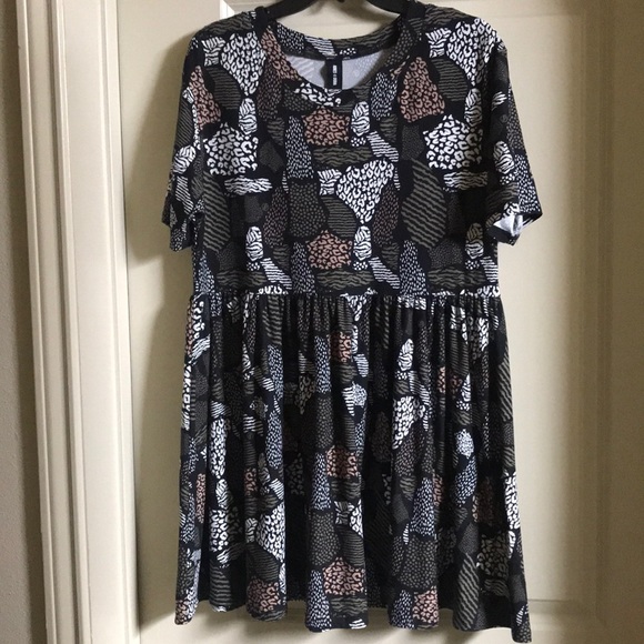 🚫GONE🚫 AGNES & DORA Modern Tunic - Picture 3 of 4